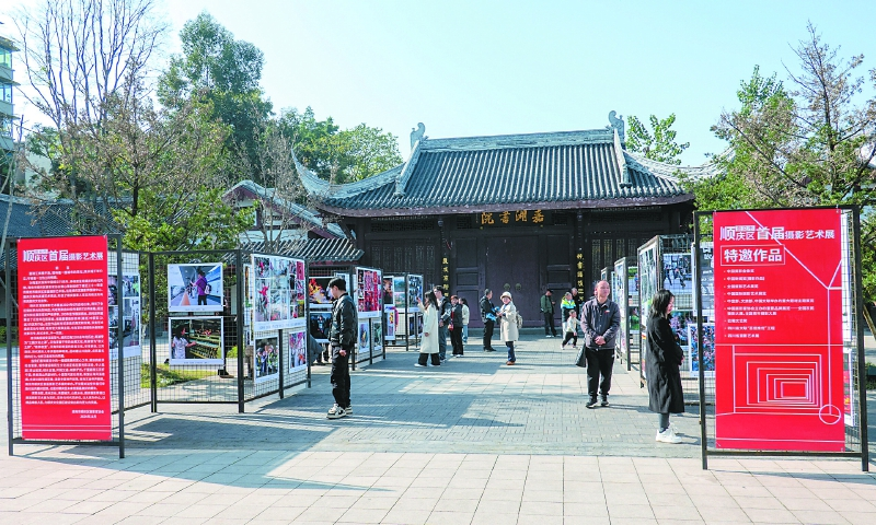 顺庆区首届摄影艺术展开展 - 中国共产党南充市委员会宣传部
